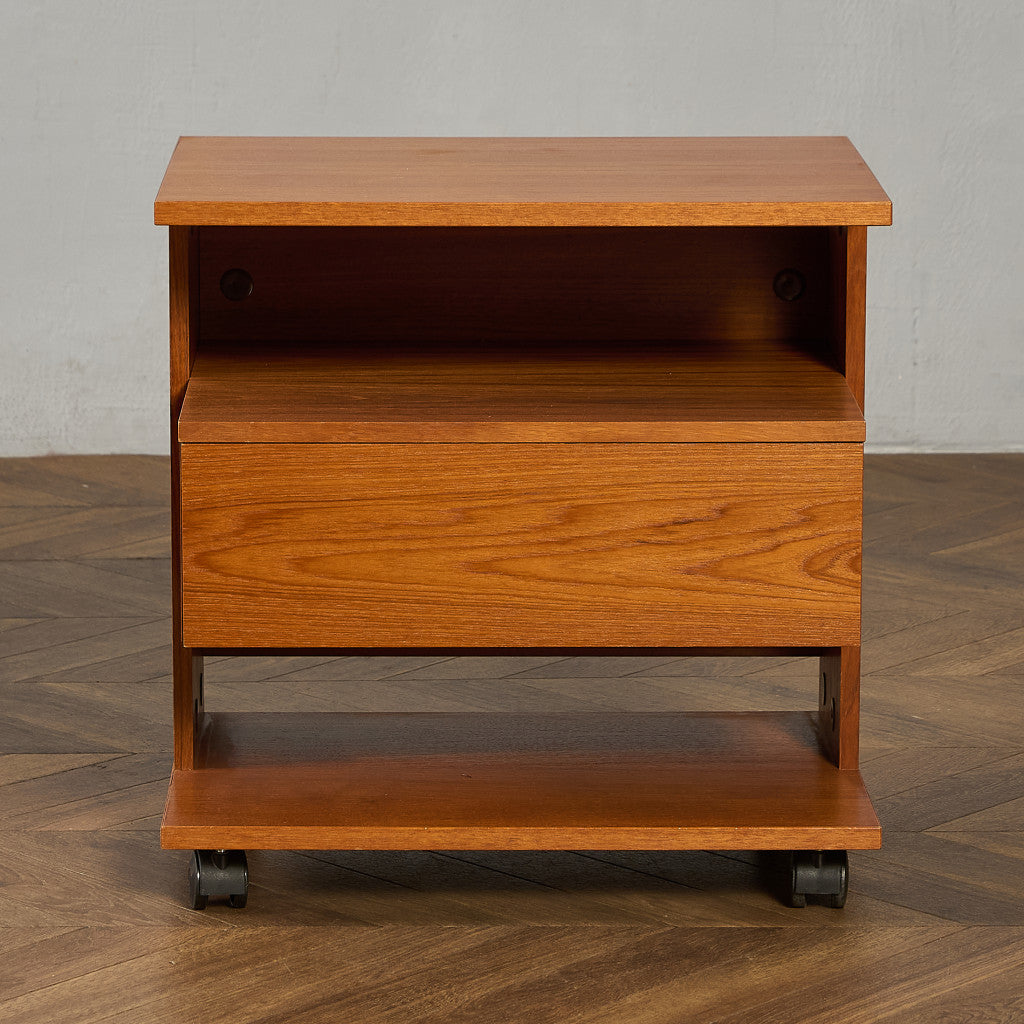 英国 ヴィンテージ ベッドサイド キャビネット