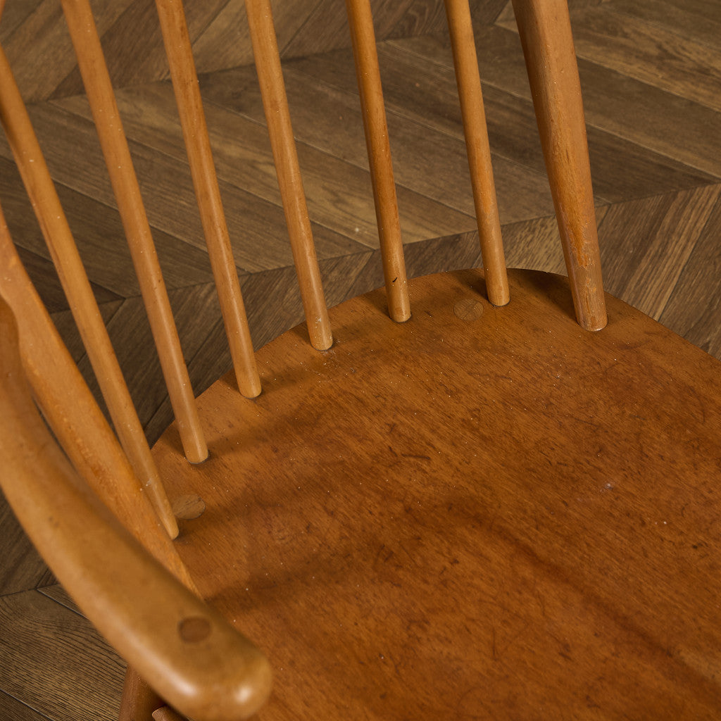 フープバックアームチェア