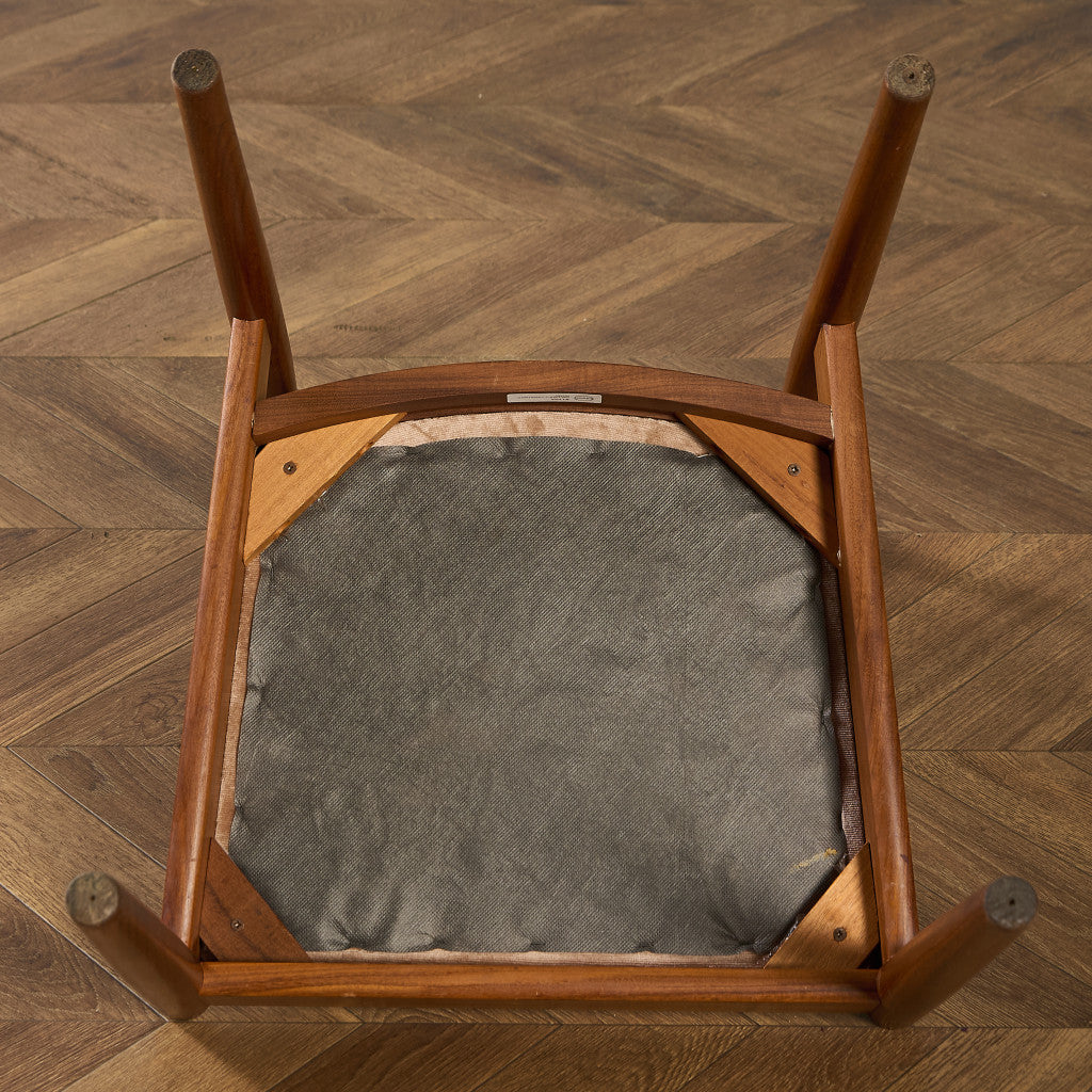 スラットバックチェア