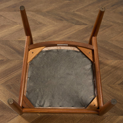 スラットバックチェア