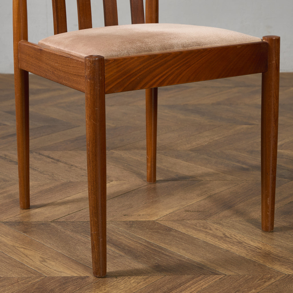 スラットバックチェア