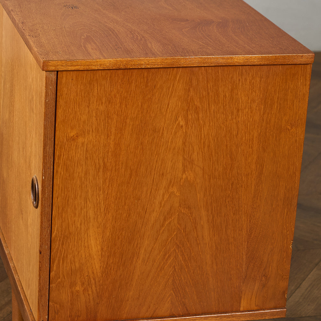 イギリス ヴィンテージ サイドボード