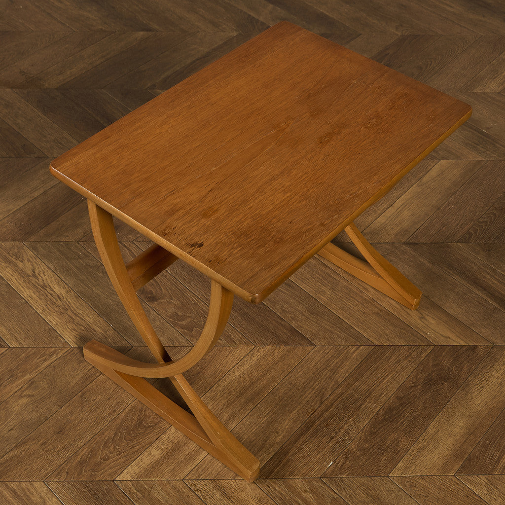 ネストテーブル