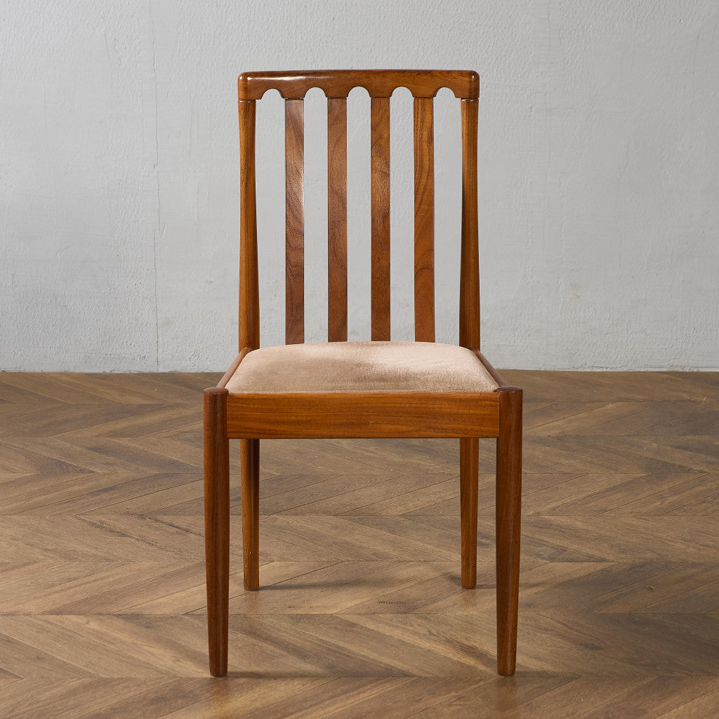 スラットバックチェア