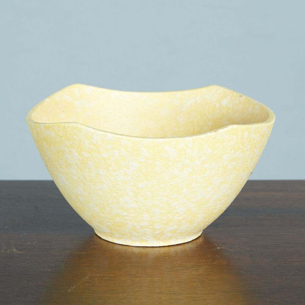 German Art Pottery ボウル