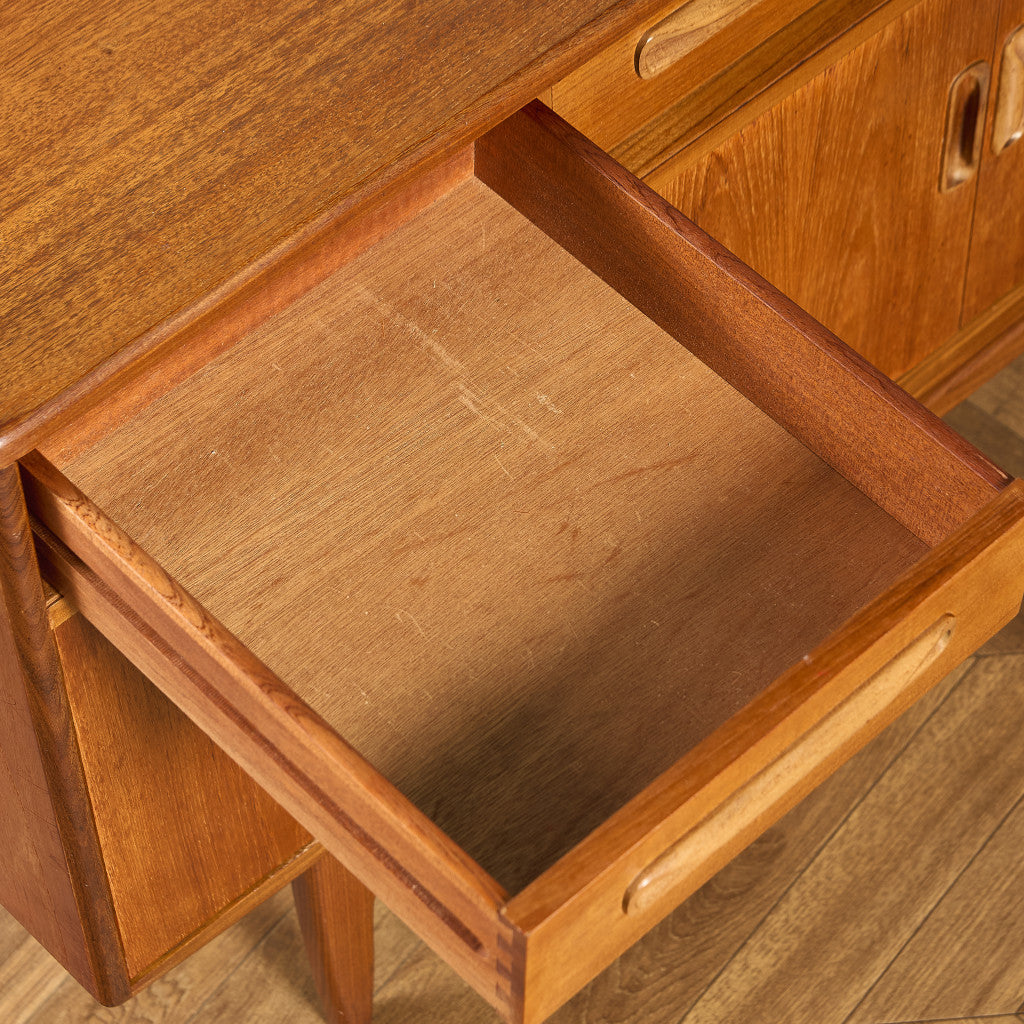 Fresco ヴィンテージ 脚付き サイドボード (4072)