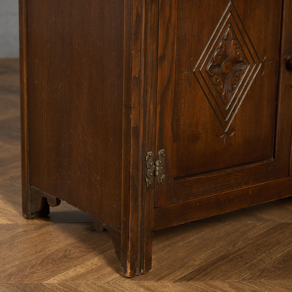 ウェルシュドレッサー 食器棚