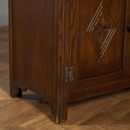 ウェルシュドレッサー 食器棚