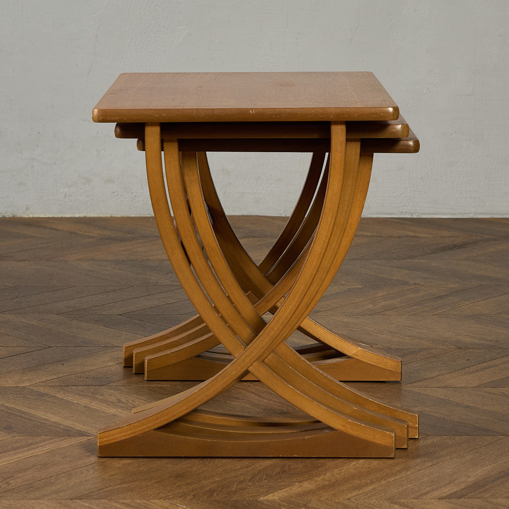 ネストテーブル