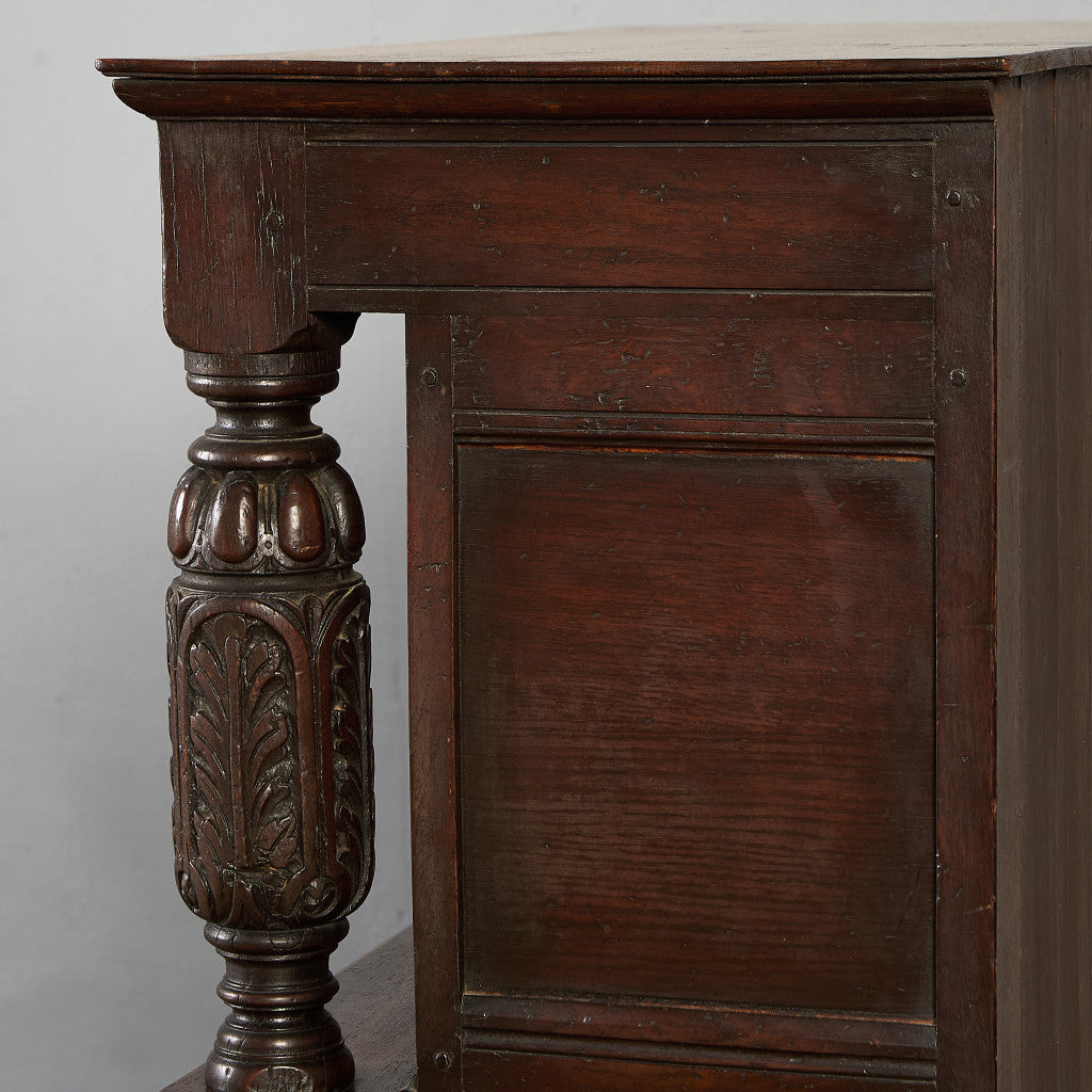 Alfred Allen コートカップボード