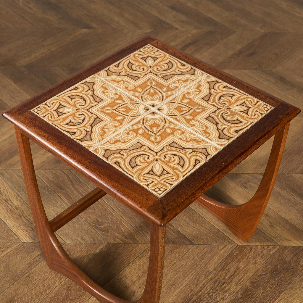 Astro タイルトップ ネストテーブル