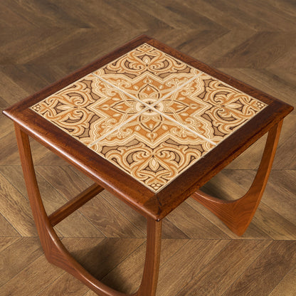 Astro タイルトップ ネストテーブル