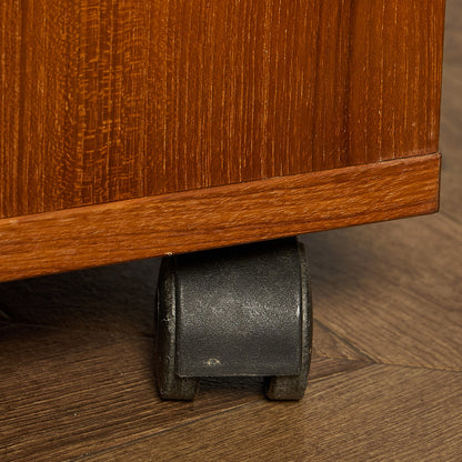 英国 ヴィンテージ ベッドサイド キャビネット