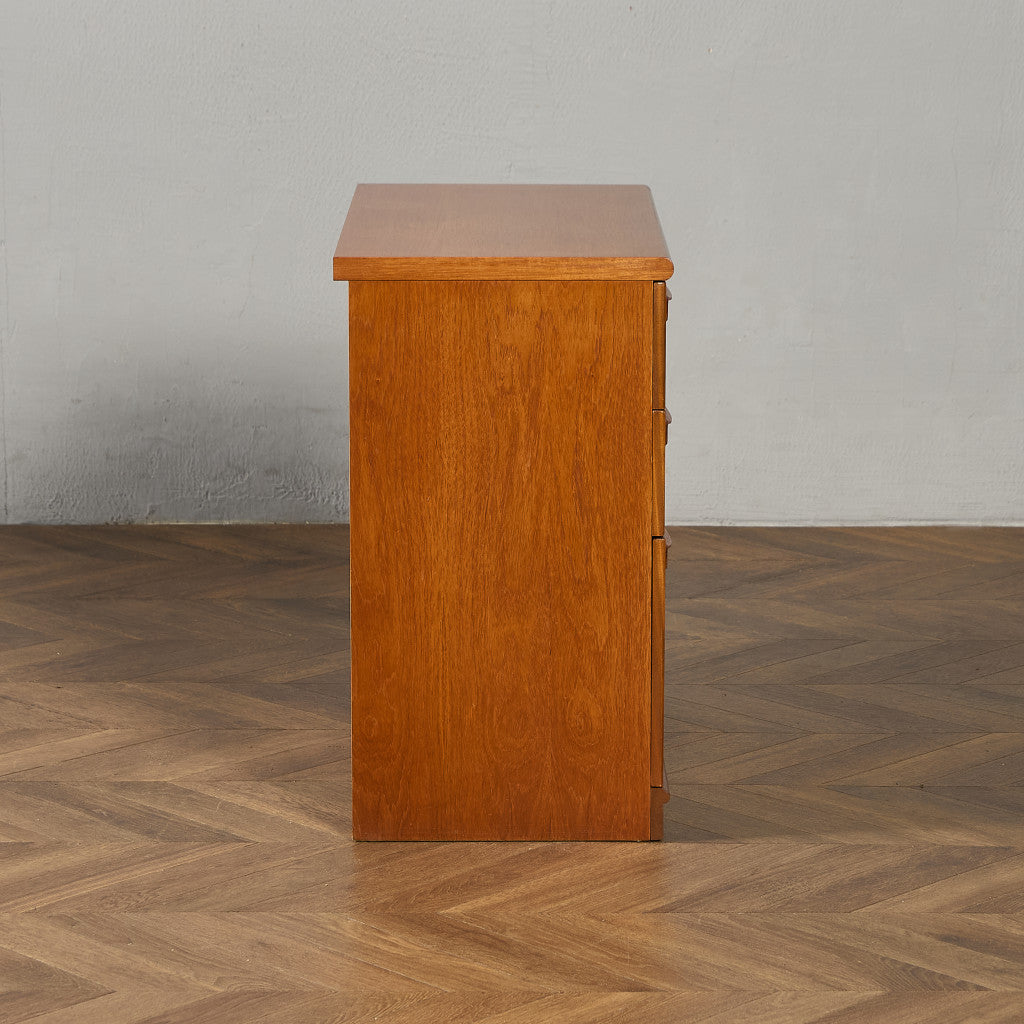 ヴィンテージ 3段チェスト