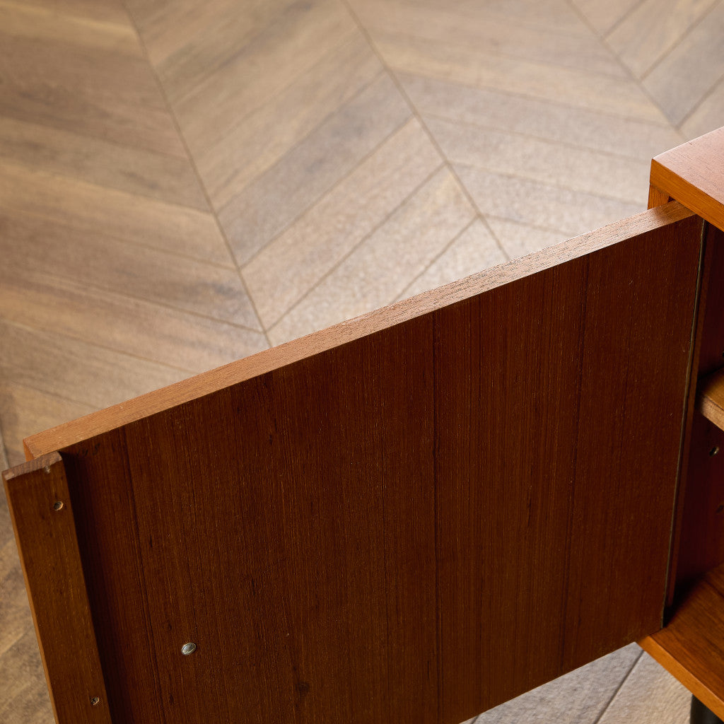 英国 ヴィンテージ キャビネット