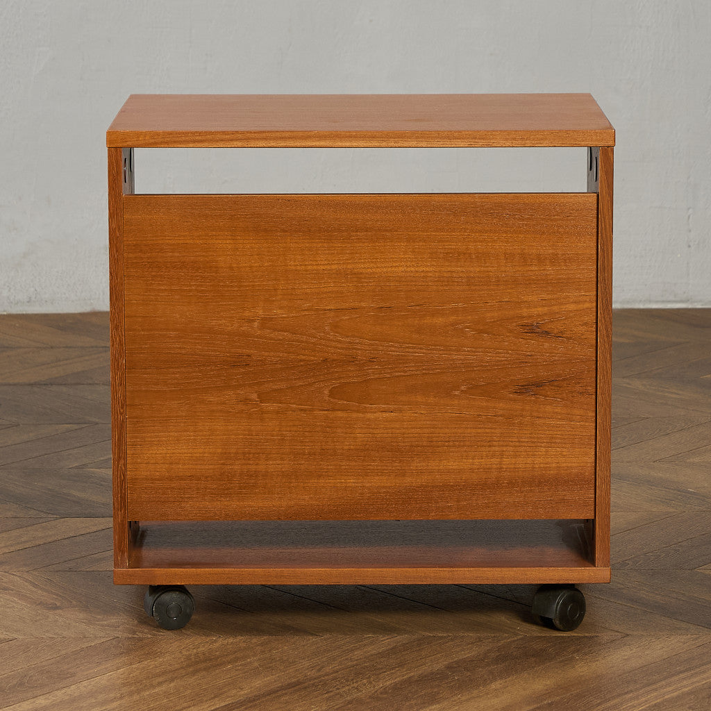 英国 ヴィンテージ ベッドサイド キャビネット