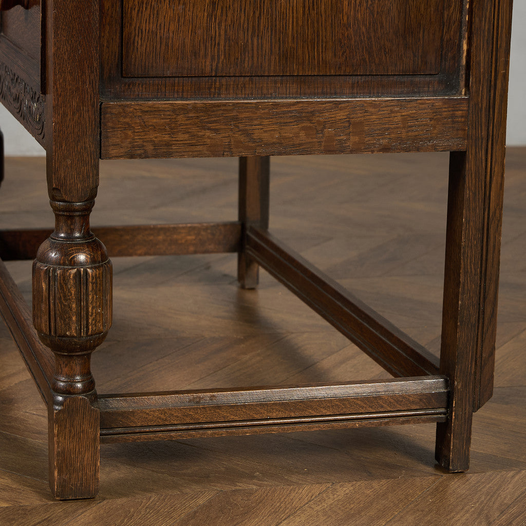 英国 クラシック コートカップボード