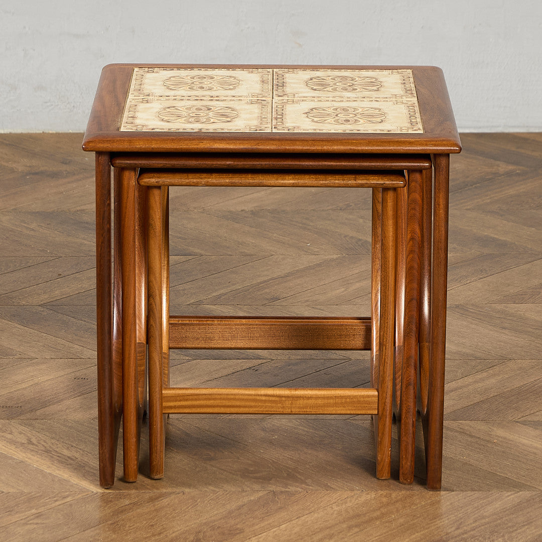 Astro セラミックタイルトップ ネストテーブル