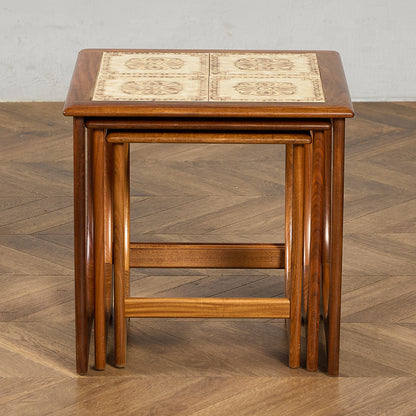 Astro セラミックタイルトップ ネストテーブル