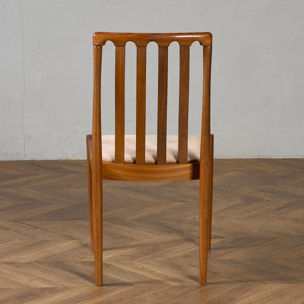 スラットバックチェア