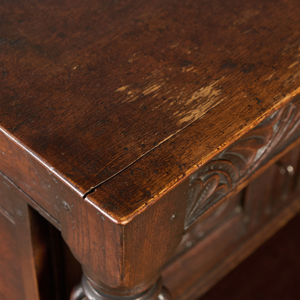 Alfred Allen コートカップボード