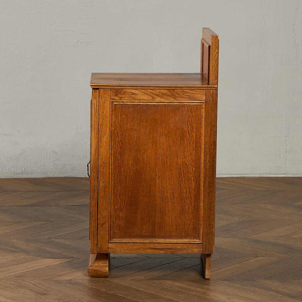 英国 クラシック ベッドサイド キャビネット