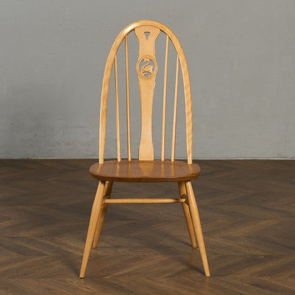 スワンバックチェア ラウンドメタルラベル