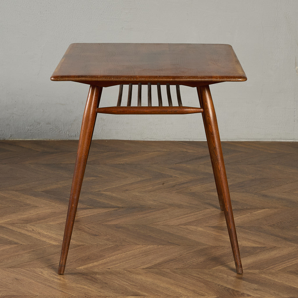 ブレックファストテーブル