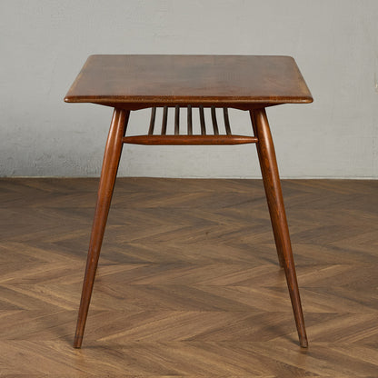 ブレックファストテーブル