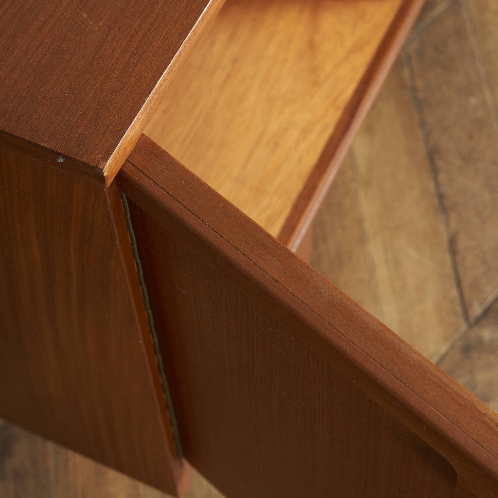 イギリスヴィンテージ サイドボード / カップボード