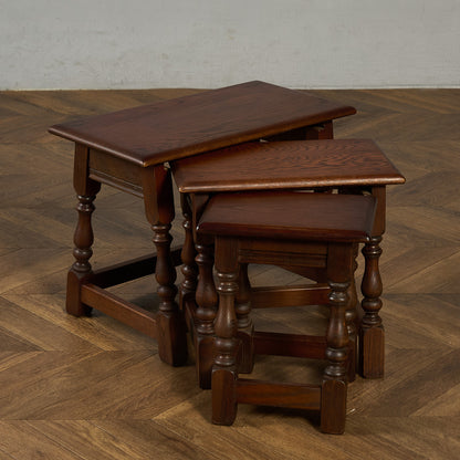 ネストテーブル