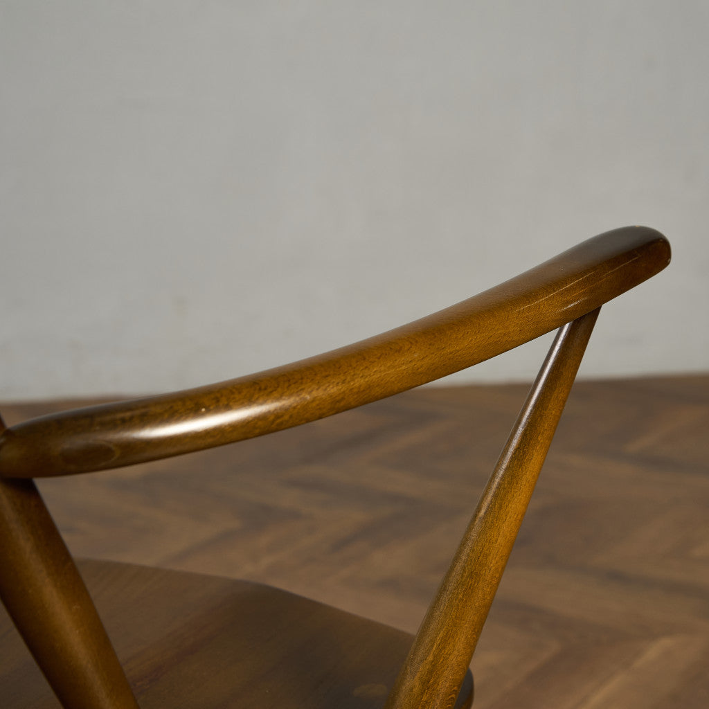 ヴィンテージ クエーカー アームチェア ラウンドゴールドラベル