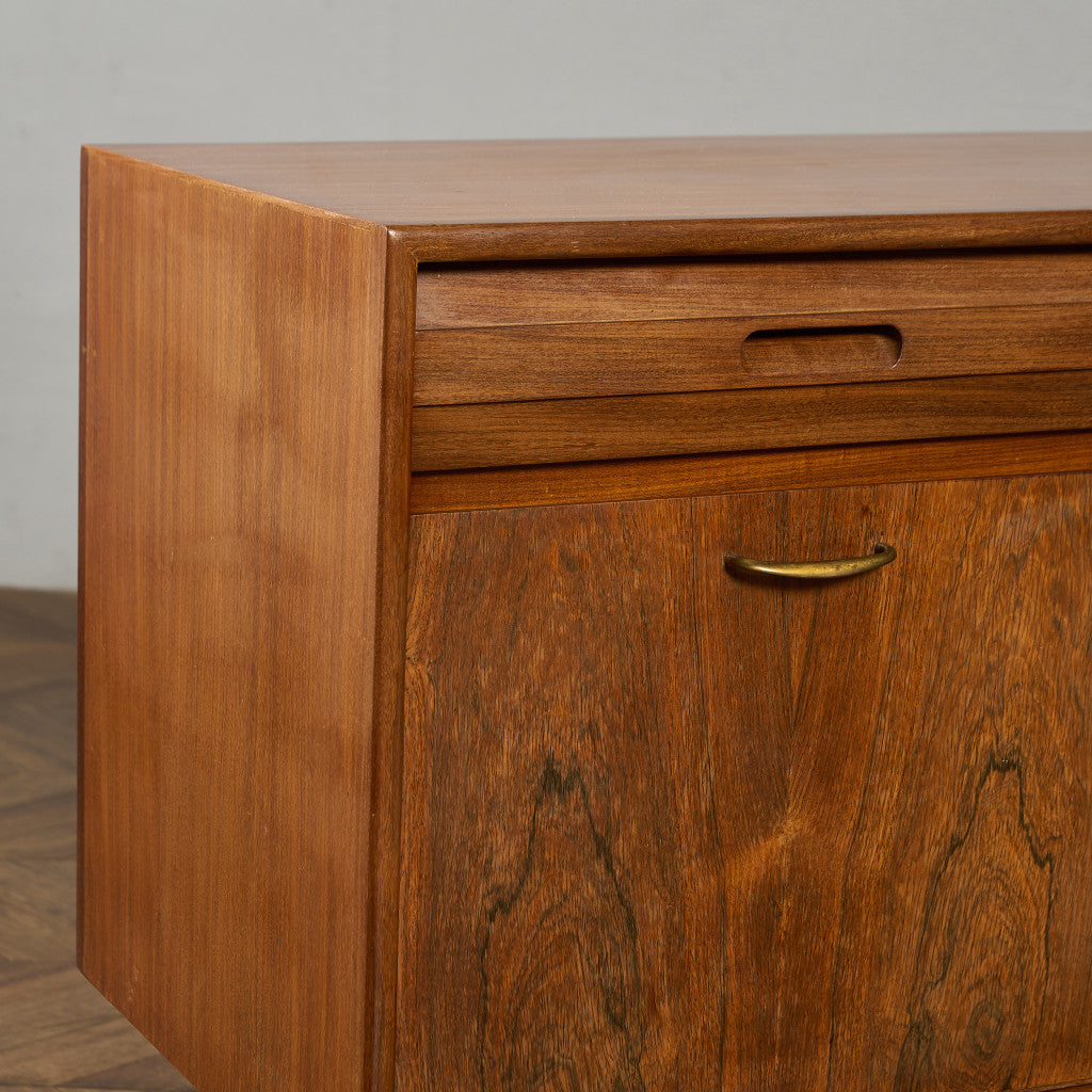 ヴィンテージ サイドボード カップボード