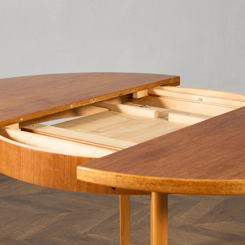 旧東ドイツ ヴィンテージ ラウンド ダイニングテーブル #95593