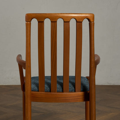 スラットバック アームチェア 座面張替え済み (LUUM)