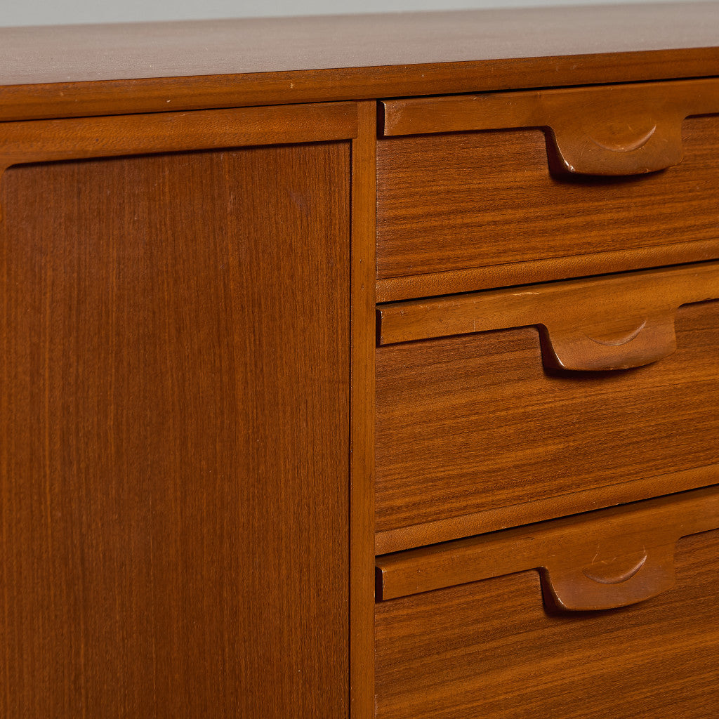 イギリス ヴィンテージ サイドボード カップボード