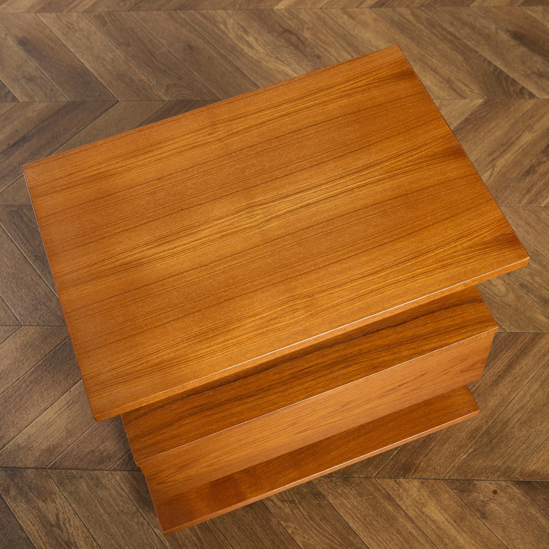 英国 ヴィンテージ ベッドサイド キャビネット