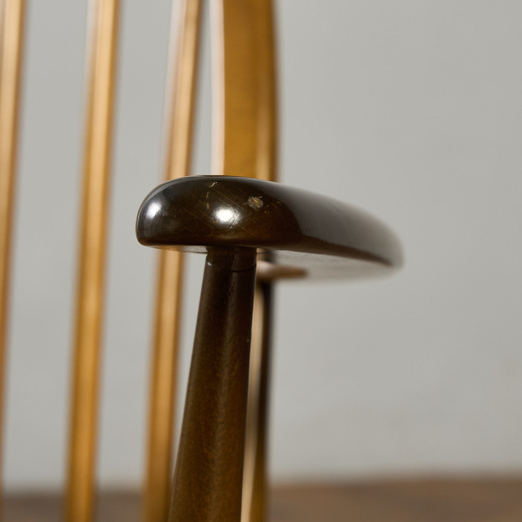 ヴィンテージ クエーカー アームチェア ラウンドゴールドラベル