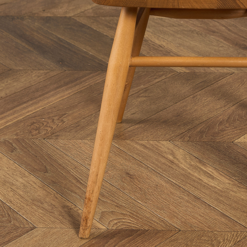 スティックバックチェア