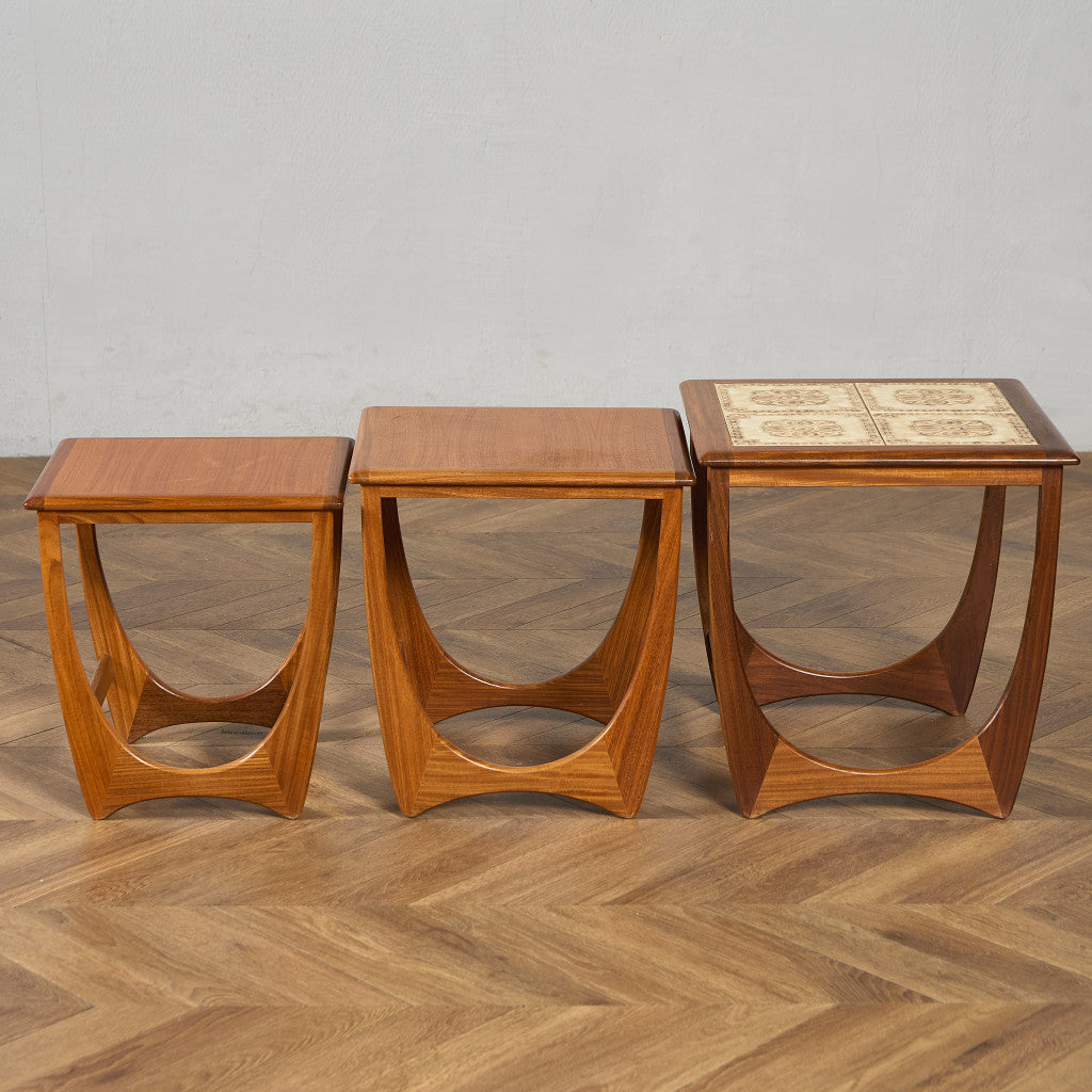 Astro セラミックタイルトップ ネストテーブル