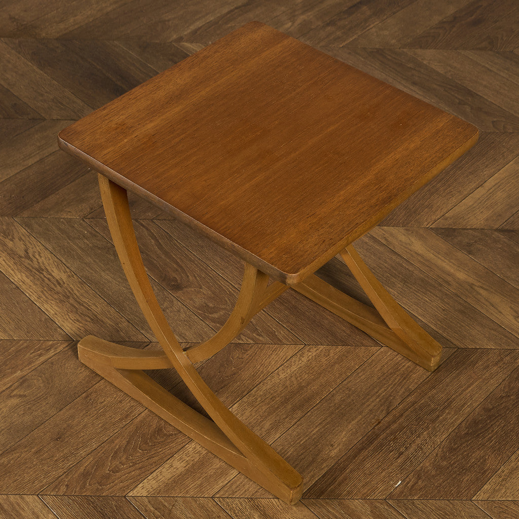 ネストテーブル