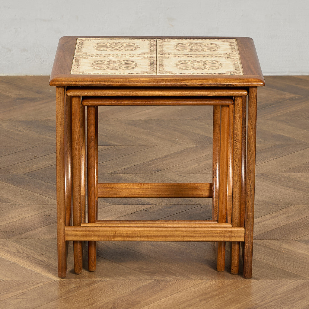 Astro セラミックタイルトップ ネストテーブル