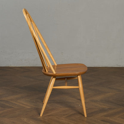 スワンバックチェア ラウンドメタルラベル