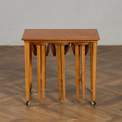 Novy Domov社 Poul Hundevad ネストテーブル