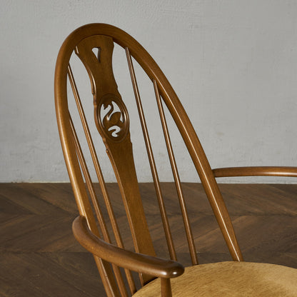 ヴィンテージ スワンバック ロッキングチェア ラウンド型メタルラベル