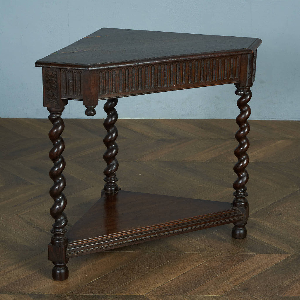 British classic corner table #84653