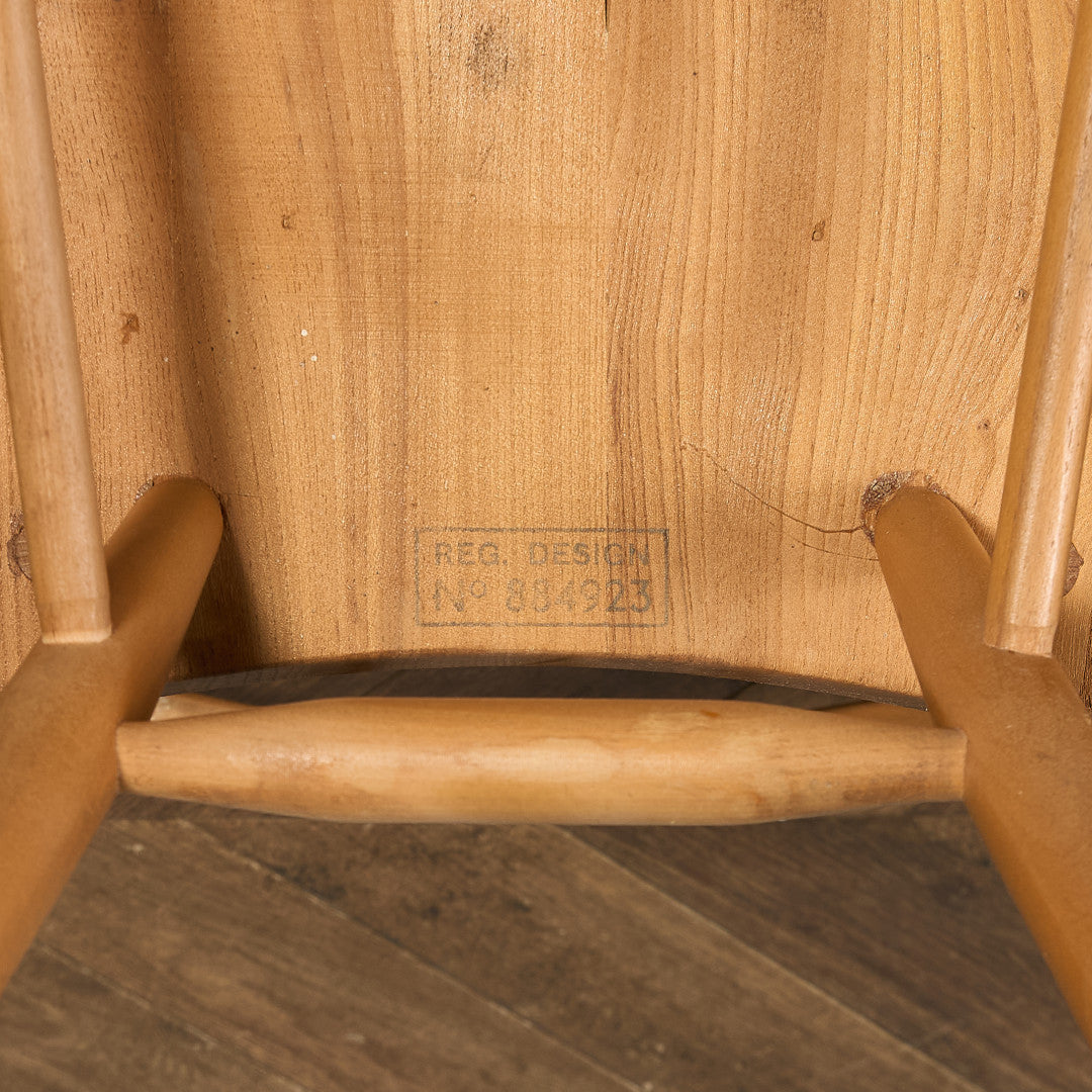 スティックバックチェア