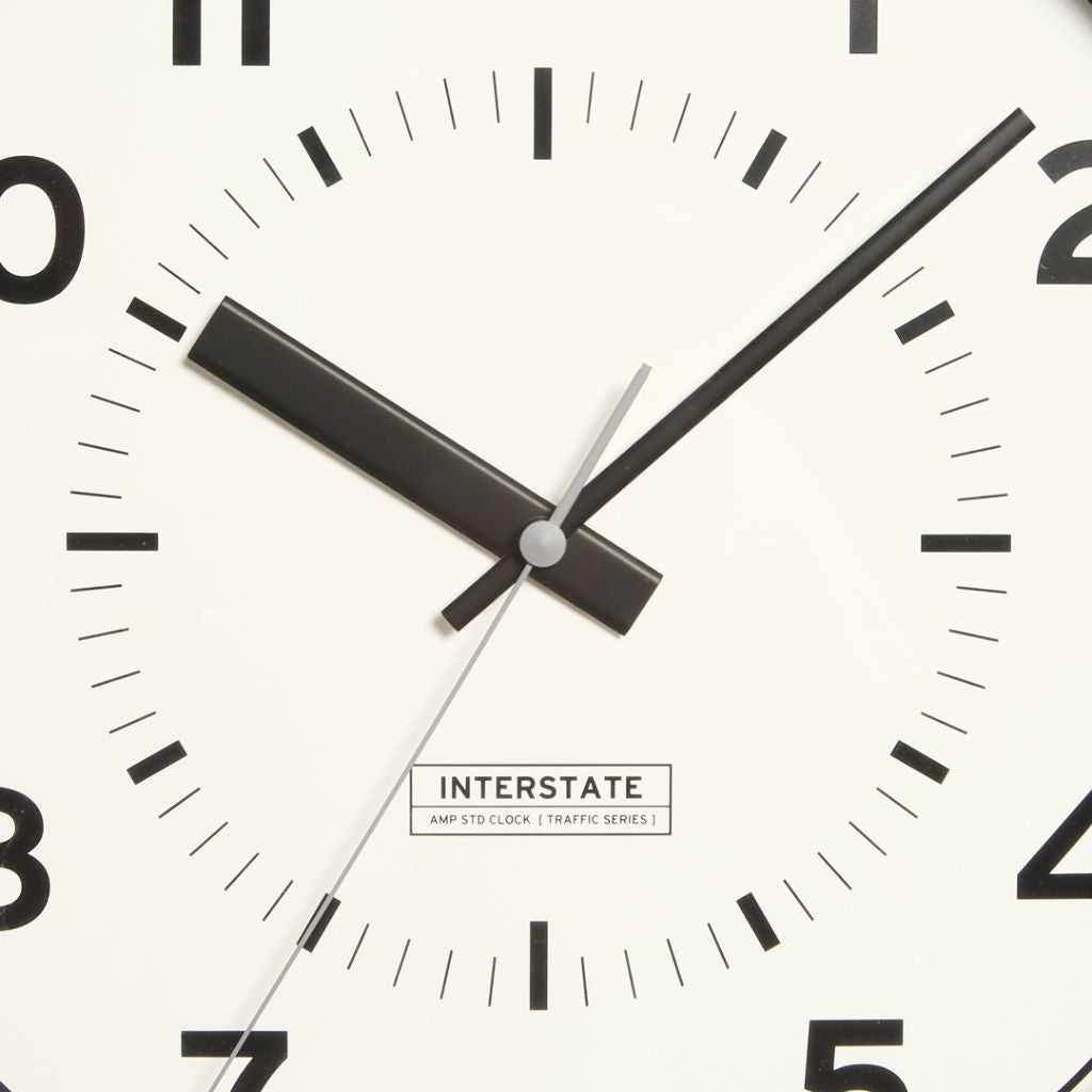 TRAFFIC SERIES CLOCK / INTERSTATE