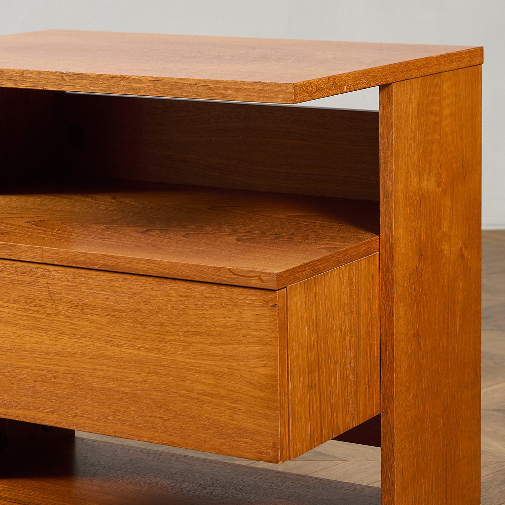 英国 ヴィンテージ ベッドサイド キャビネット