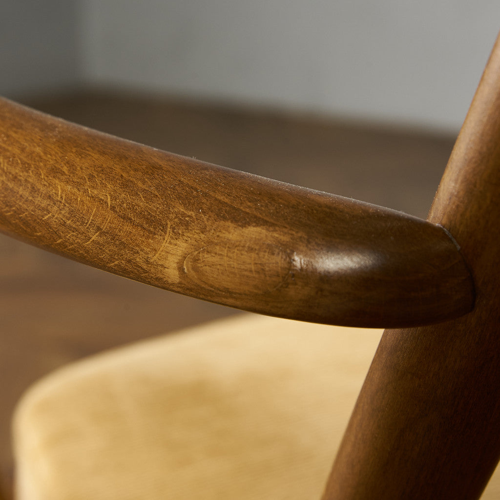 ヴィンテージ スワンバック ロッキングチェア ラウンド型メタルラベル